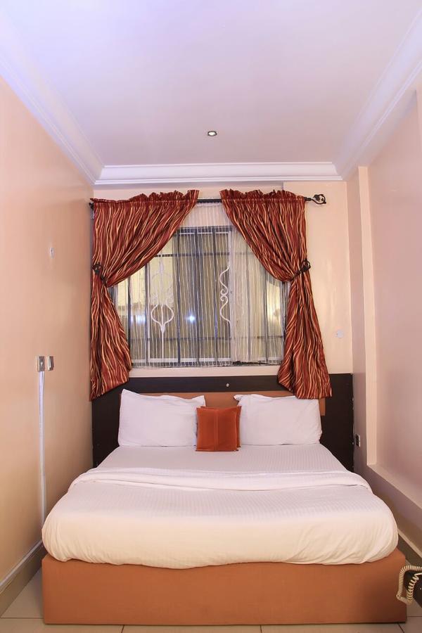 Chantella Suites Ikeja Exterior photo