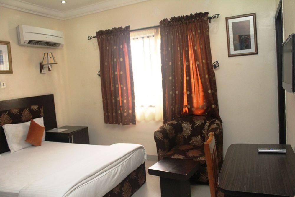 Chantella Suites Ikeja Exterior photo